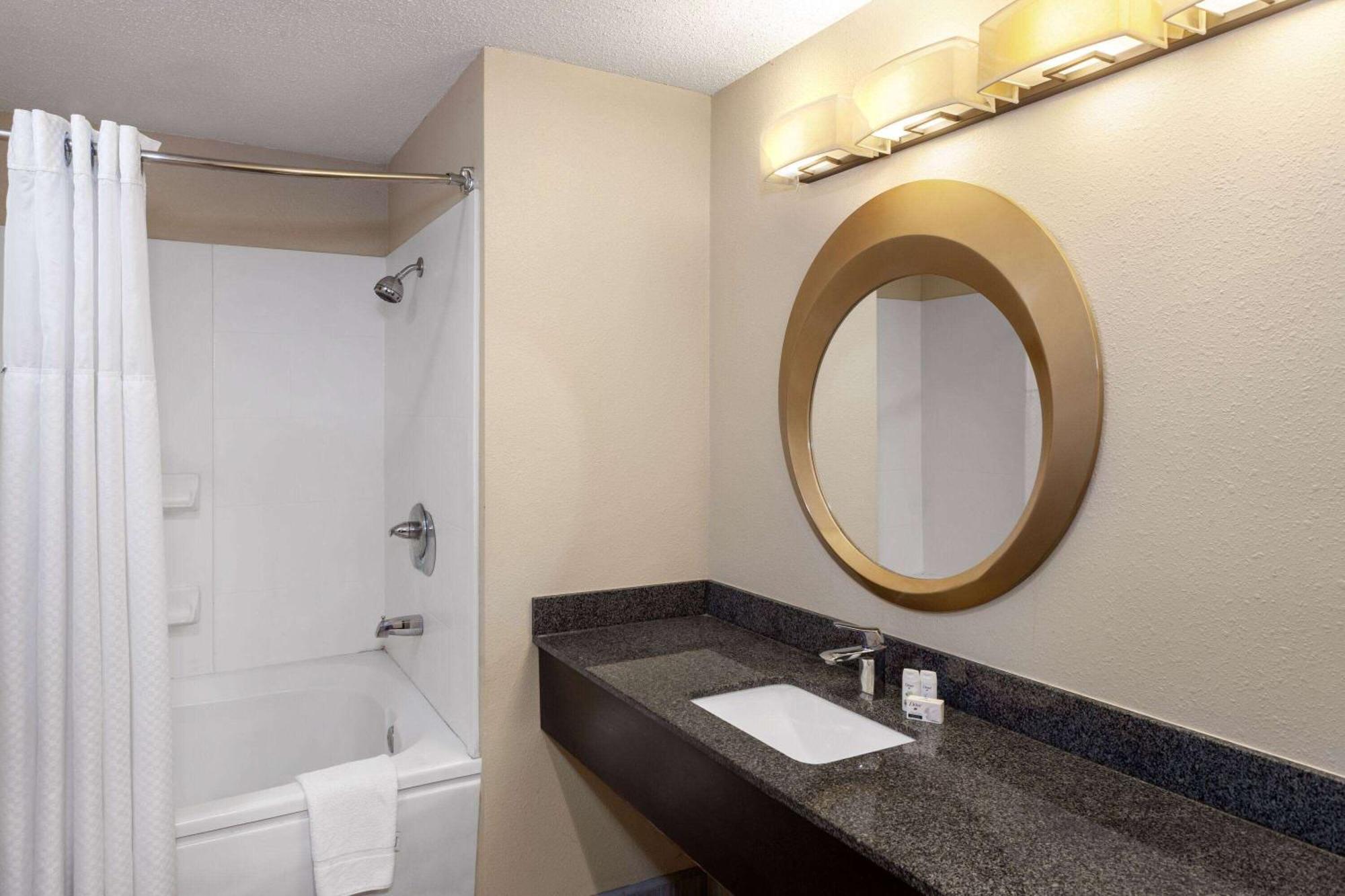 Baymont By Wyndham Copley Akron Ngoại thất bức ảnh