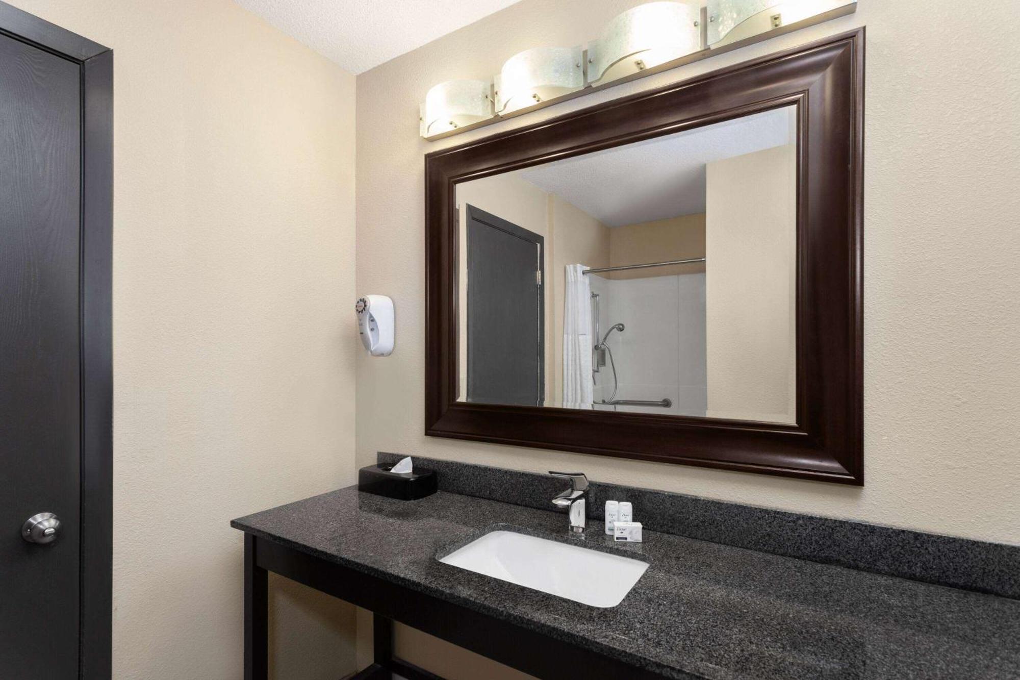 Baymont By Wyndham Copley Akron Ngoại thất bức ảnh